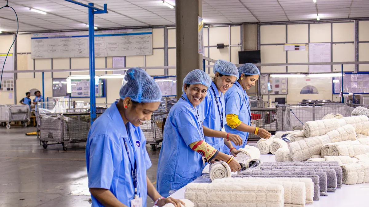 How to Choose the Best Custom Pullover Manufacturer for Your Brand in 2025