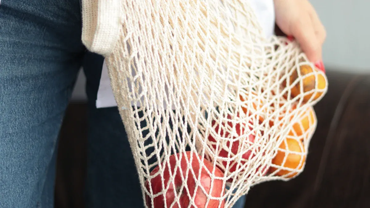 Choosing Sustainable Men'
                style=